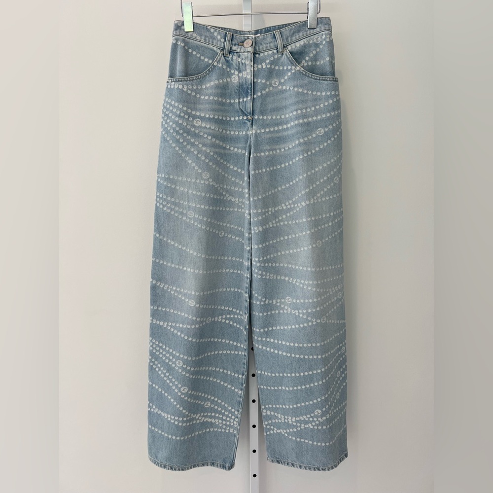 CHANEL 25P CC PEARL LIGHT BLUE & WHITE JEANS SIZE FR 36 / US 4 NWTS!